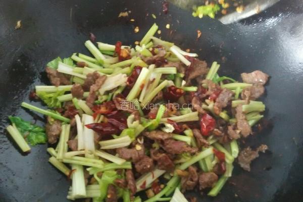 芹菜炒牛肉的做法图解6