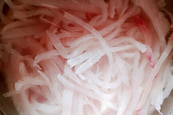 滑炒鱼丝的做法图解2