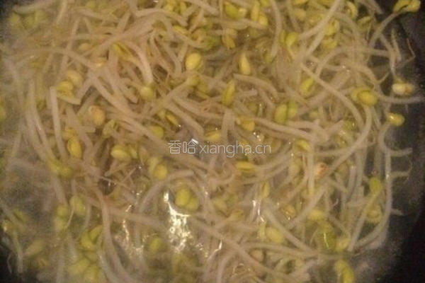 芹菜炒黄豆芽的做法图解4