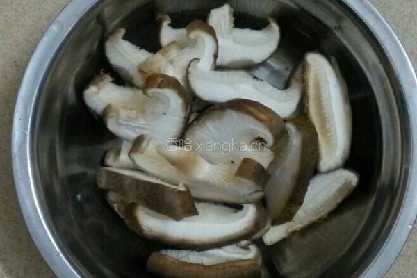 芹菜炒肉的做法图解4