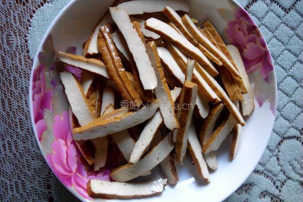 芹菜干丝的做法图解3