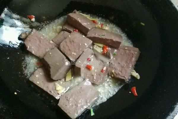 青菜烩鸭血的做法图解2