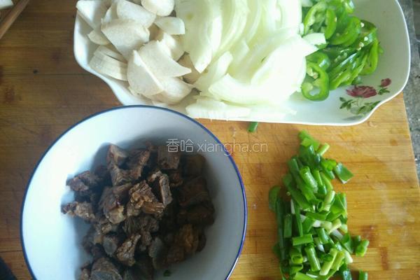 牛肉炒粉的做法图解2