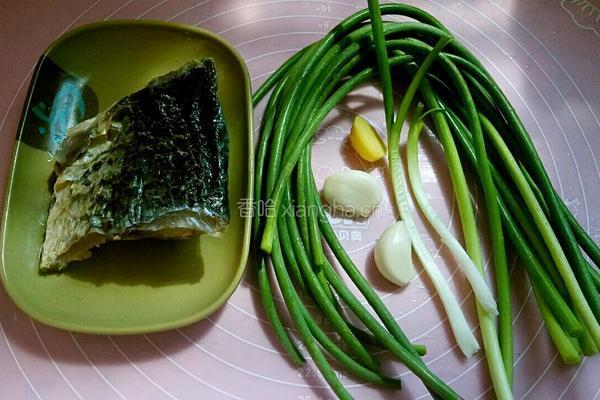 干烧腊鱼的做法图解1