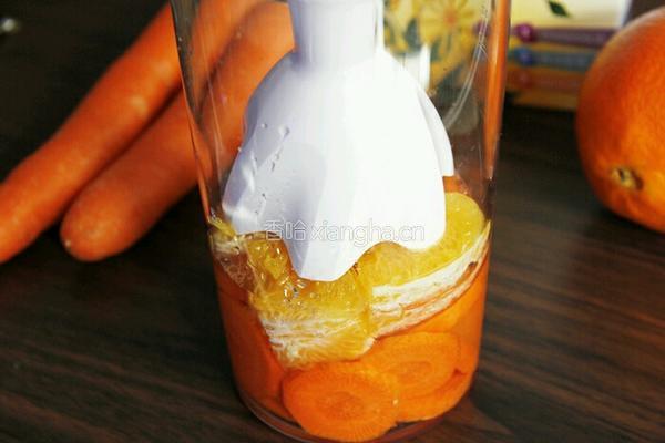 鲜榨胡萝卜橙汁的做法图解7