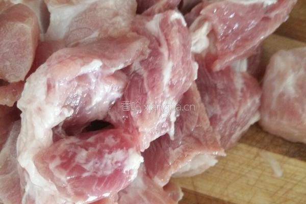 莲藕马蹄瘦肉汤的做法图解3