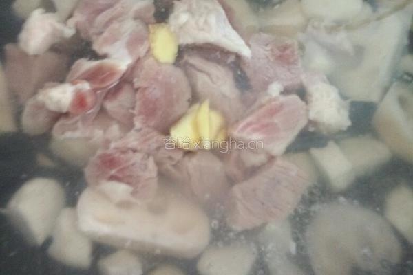 莲藕马蹄瘦肉汤的做法图解4