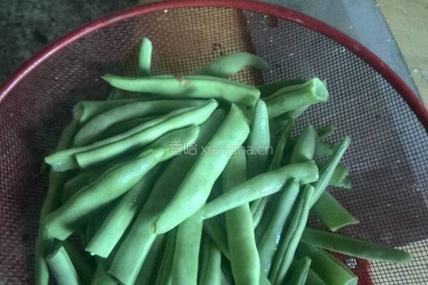 干煸豆角的做法图解1
