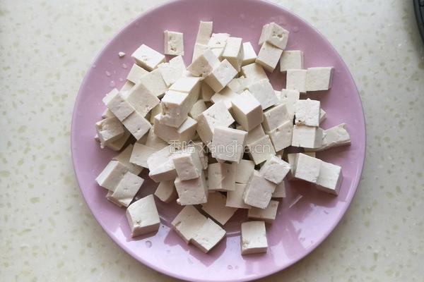 香菇肉沫烧豆腐的做法图解1