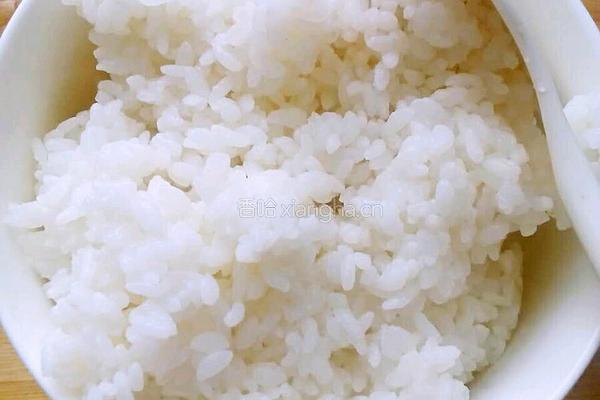 辣白菜炒饭的做法图解1