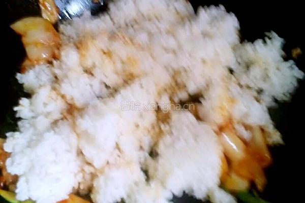 辣白菜炒饭的做法图解3
