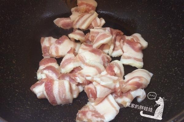 酸菜炖五花肉粉条的做法图解1