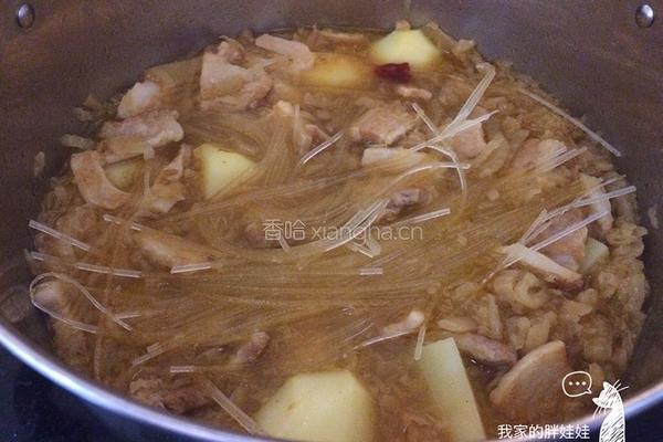 酸菜炖五花肉粉条的做法图解6