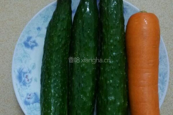 黄瓜炒肉的做法图解1