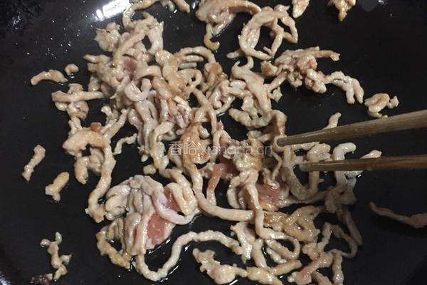 尖椒肉丝的做法图解1