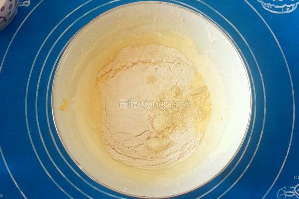 迷你巧克力奶油蛋卷甜筒的做法图解3