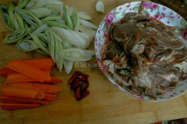 葱爆羊肉的做法图解2
