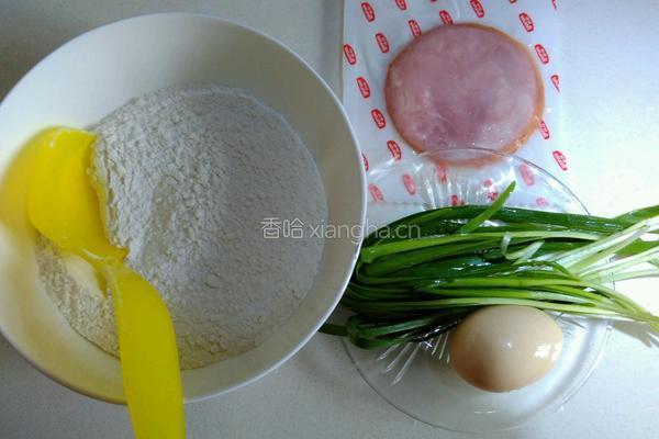 韭菜鸡蛋火腿卷饼的做法图解1