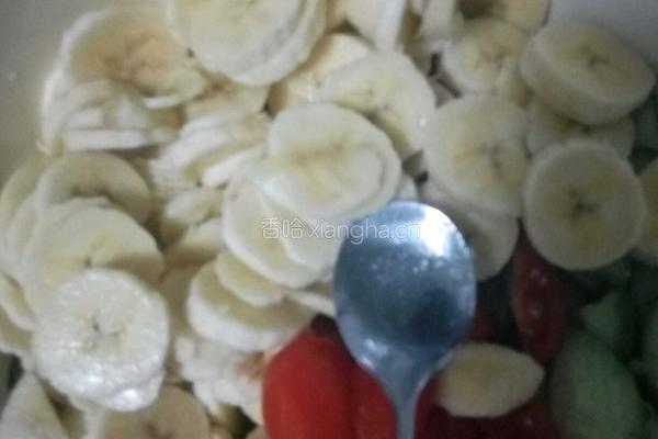 蔬菜水果沙拉的做法图解3