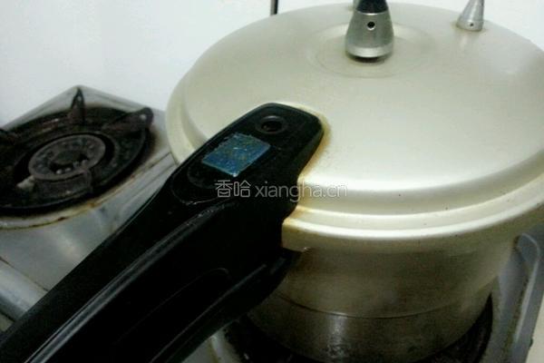 卤蹄髈的做法图解4