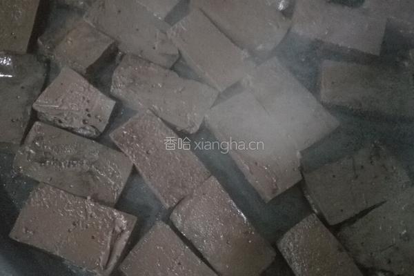 蚝油血豆腐的做法图解2
