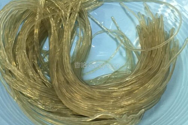 猪肉炖粉丝的做法图解1
