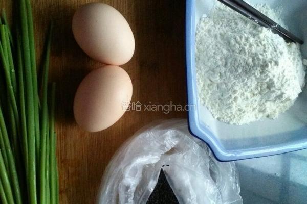 鸡蛋葱饼的做法图解1
