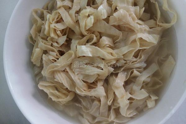 豆花炒蒜苗的做法图解1