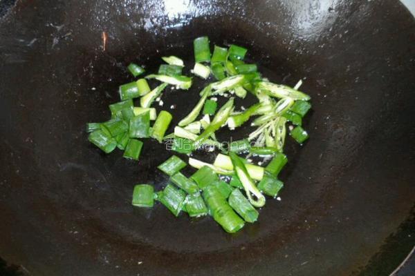辣椒炒火腿肠的做法图解3