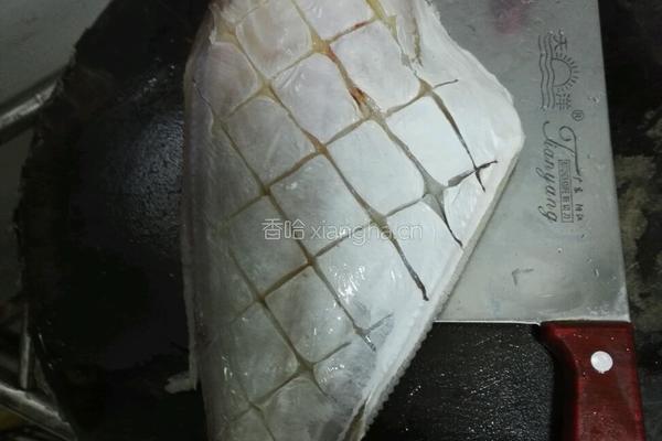 糖醋耗儿鱼的做法图解1
