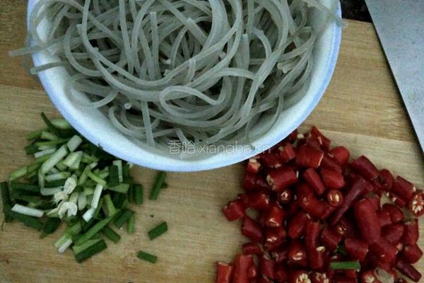 豆芽粉丝的做法图解2