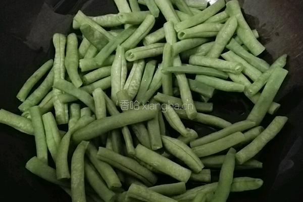 干煸豆角的做法图解3