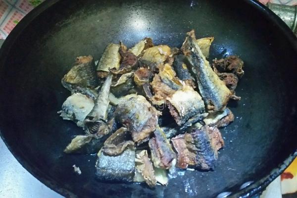 秘制焖鲅鱼的做法图解3