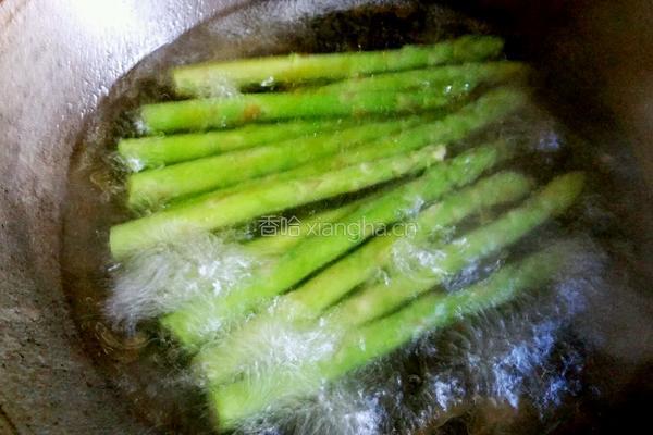 白灼芦笋的做法图解2