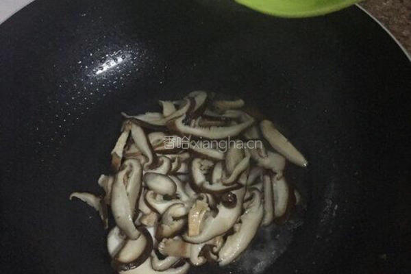 香菇油菜的做法图解4