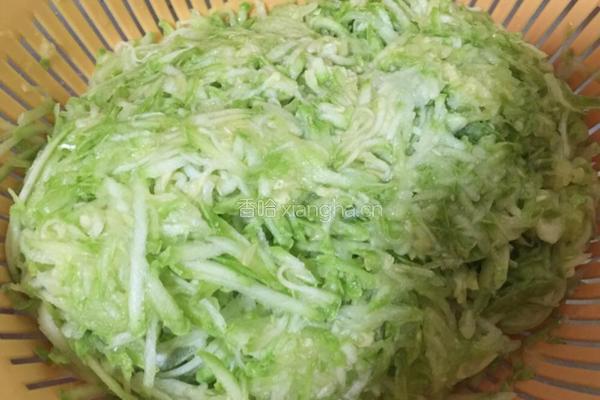 羊肉西葫芦蒸饺的做法图解5