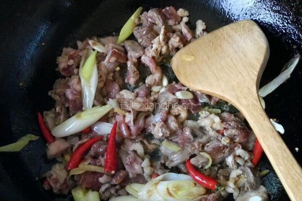 酸菜羊肉炒粉条的做法图解2