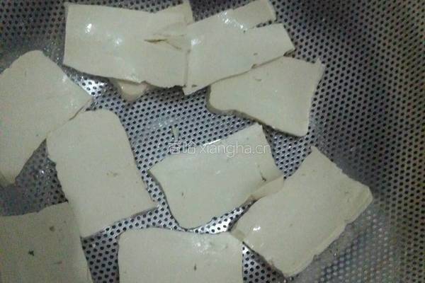 糖醋脆皮豆腐的做法图解2