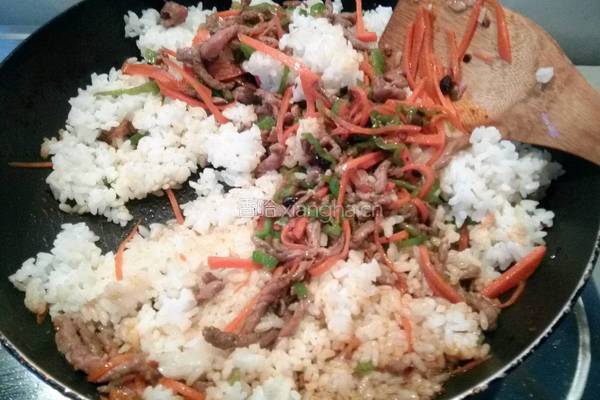 牛肉炒饭的做法图解6
