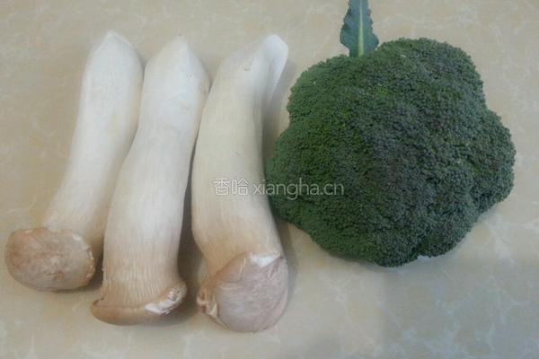 西兰花耗油杏鲍菇的做法图解1