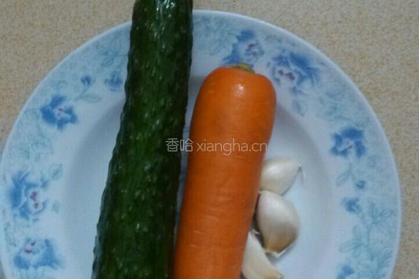 腌蒜香黄瓜的做法图解1