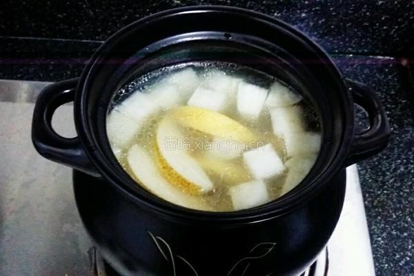 雪梨萝卜排骨汤的做法图解6