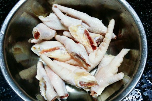豆腐泡土豆鸡爪煲的做法图解2
