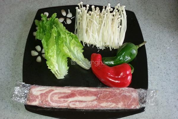 彩椒金针菇培根卷的做法图解1