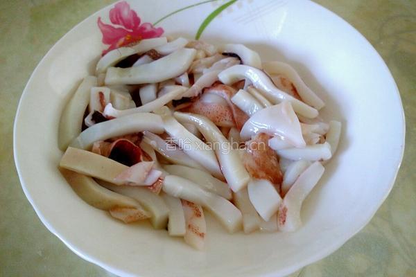 芝士打糕条炒鱿鱼的做法图解2