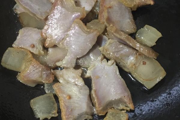大蒜炒腊肉的做法图解6