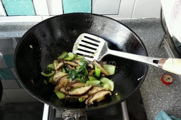 蚝油香菇油菜家庭版的做法图解7