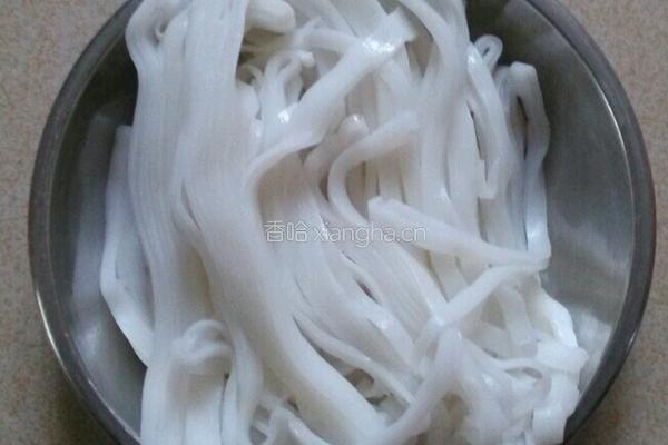 焖炒河粉的做法图解1