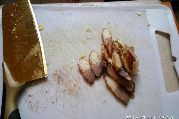 腊肉炒年糕的做法图解2