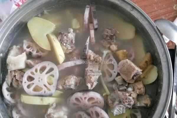 排骨莲藕土豆汤的做法图解8